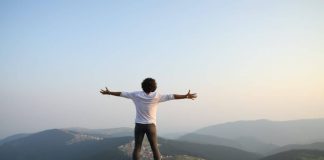 The Pros and Cons of Minimalism: A life of Deprivation or Abundance?