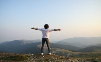 The Pros and Cons of Minimalism: A life of Deprivation or Abundance?