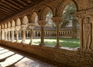 What Is Romanesque Art? Characteristics and Examples