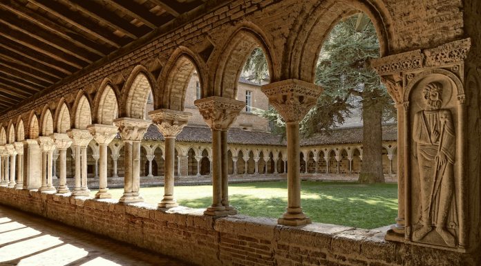 What Is Romanesque Art? Characteristics and Examples